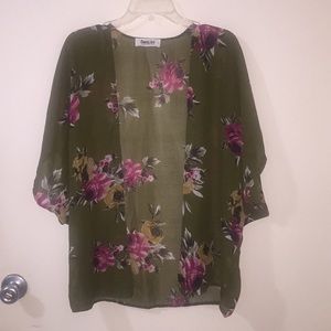 Green floral short sleeved kimono